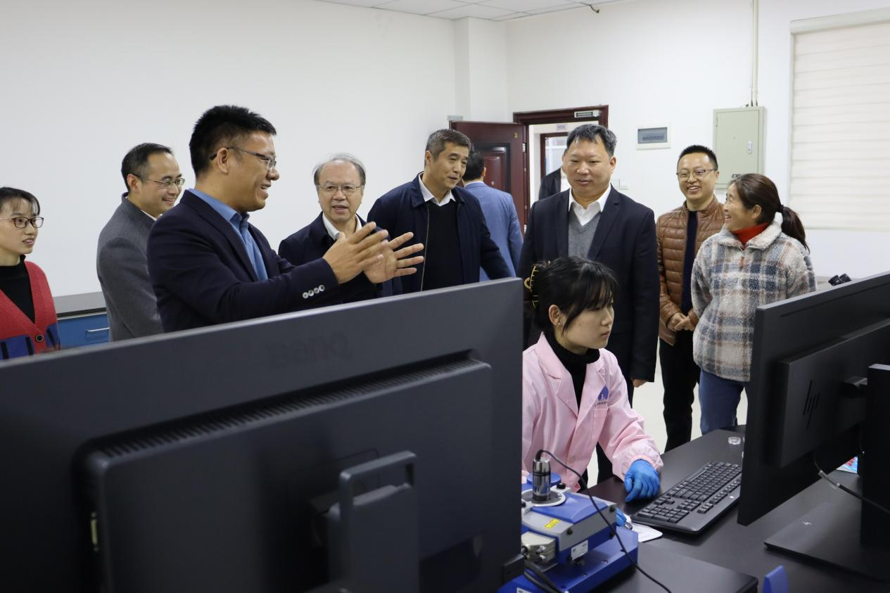 中国工程院院士、杰出校友王双飞教授考察皇冠welcome体育分析测试中心